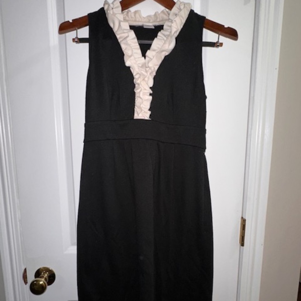 London Times Size 8 Black & Cream Ruffle Collar Dress – Timeless Elegance